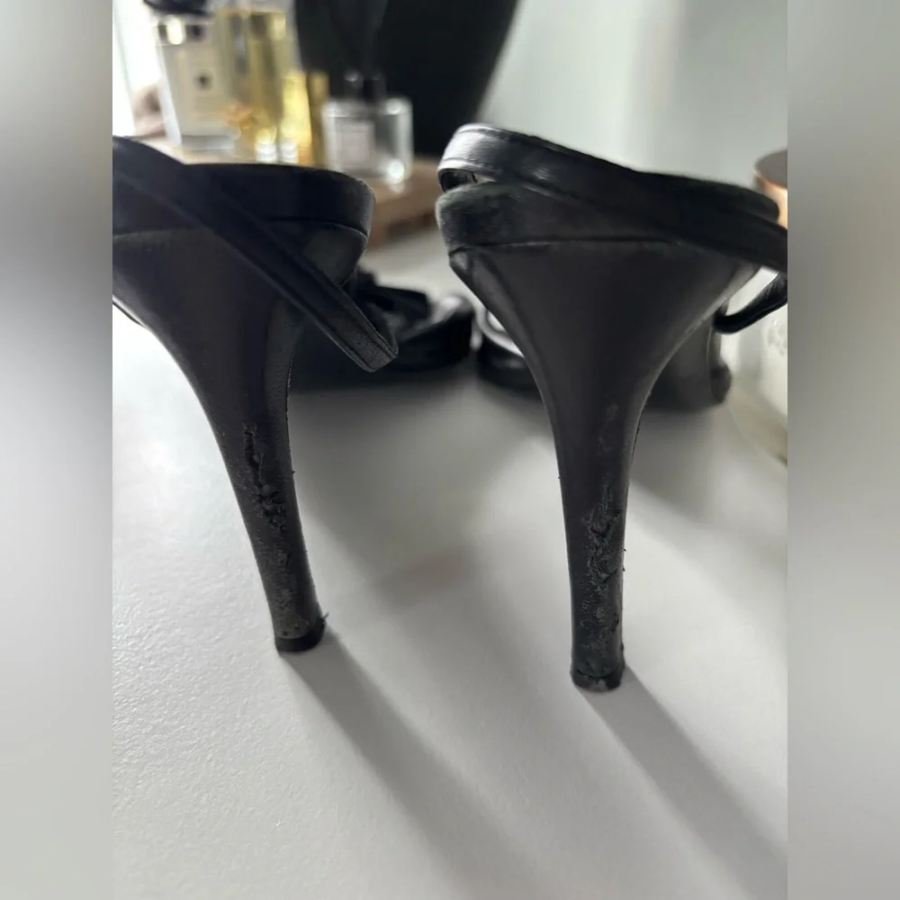 Burberry Black Knotted Heels - Picture 4 of 7